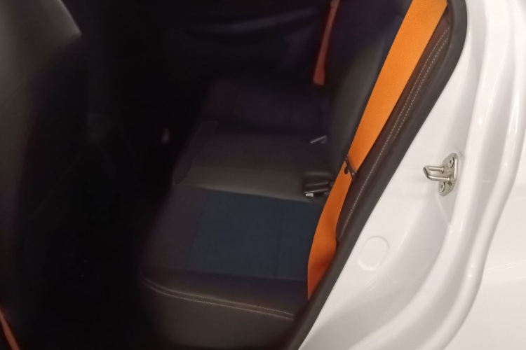 睿蓝汽车X3 PRO 2022款 1.5L CVT小飒中控内饰21