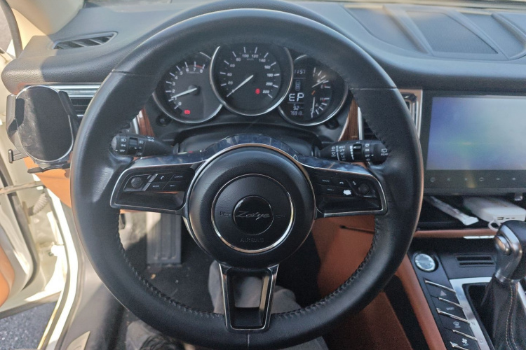 众泰SR9 2017款 2.0T 自动极致之路版中控内饰13