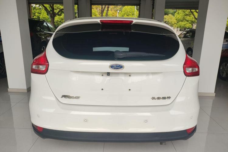 福特 福克斯 2015款 两厢 1.6L 自动风尚型车身外观6004