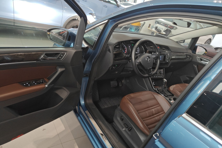 大众 2016款 途安L 330TSI DSG豪华版中控内饰7003