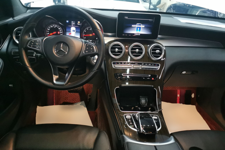 奔驰GLC 2019款 GLC 260 L 4MATIC 动感型中控内饰7002