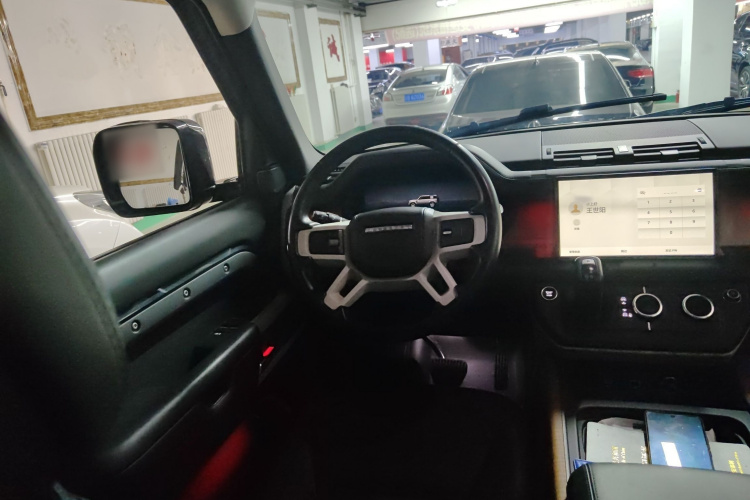 路虎卫士 2023款 改款 110 3.0T P400 暗黑特别版局部细节13