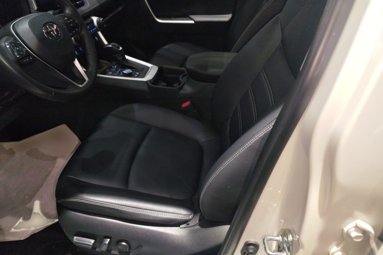 丰田 RAV4荣放 2020款 2.0L CVT四驱尊贵版局部细节19