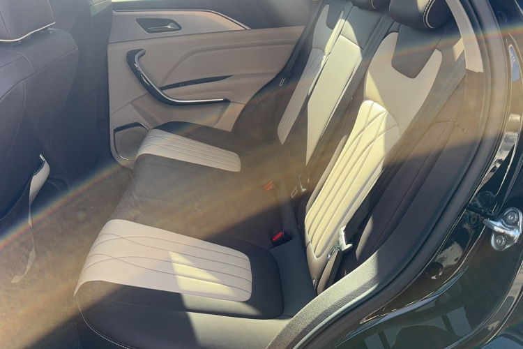 奔腾T77 2023款 1.5T 自动豪华型中控内饰7001