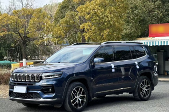 Jeep 大指挥官 2022款 2.0T 四驱豪华版