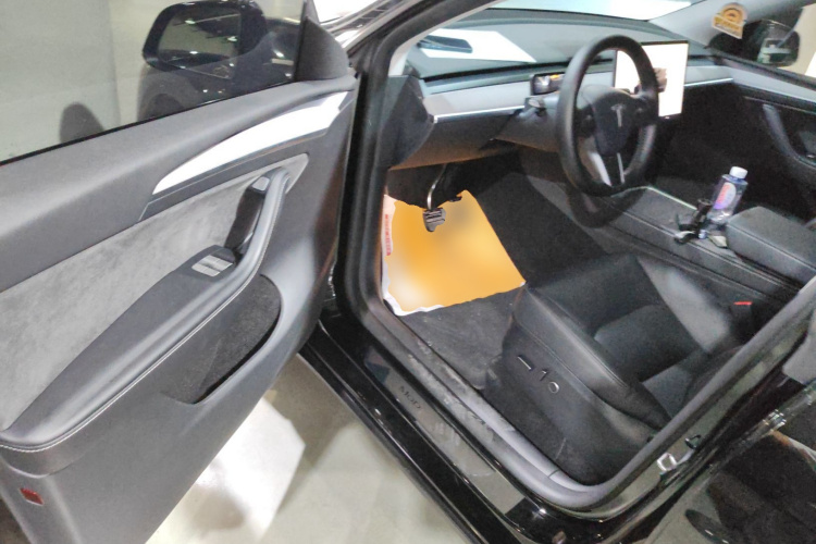 特斯拉 Model Y 2023款 后轮驱动版中控内饰7003