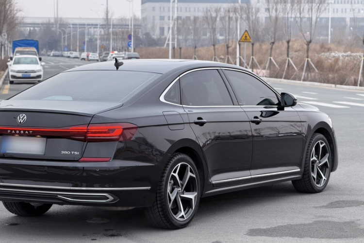 大众 帕萨特 2025款 出众款 380TSI 星空龙腾版车身外观6005