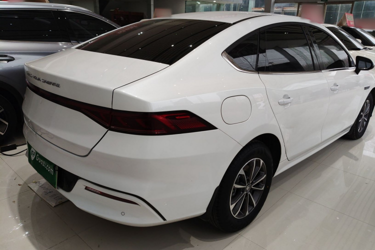 比亚迪 秦PLUS 2024款 荣耀版 DM-i 55KM领先型车身外观7