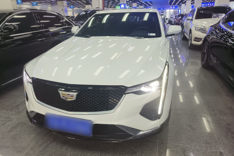 凯迪拉克CT4 2021款 28T 风尚型车身外观2