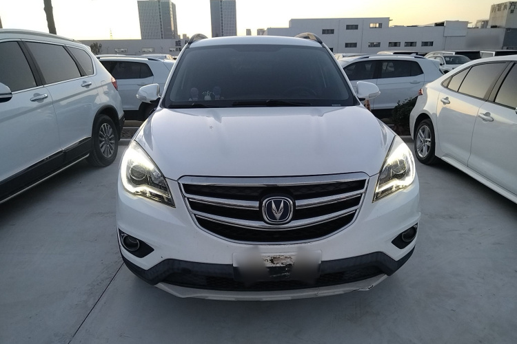 长安CS35 2017款 1.6L 手动豪华型车身外观2