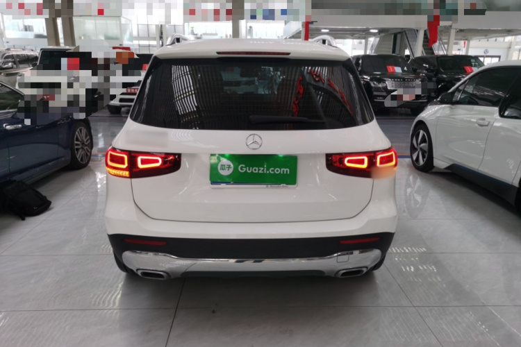 奔驰GLB 2023款 改款 GLB 200 动感型车身外观6