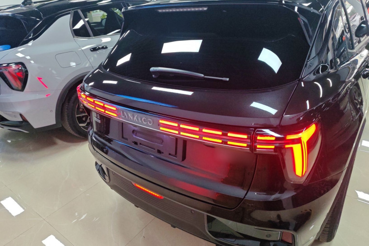 领克01 EM-P 2023款 1.5TD EM-P PM车身外观6