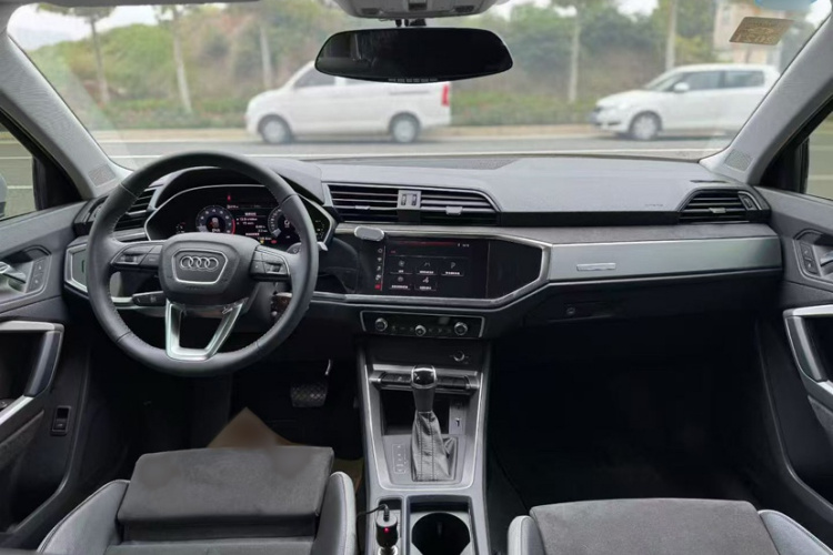 奥迪Q3 2019款 35 TFSI 进取动感型中控内饰7002
