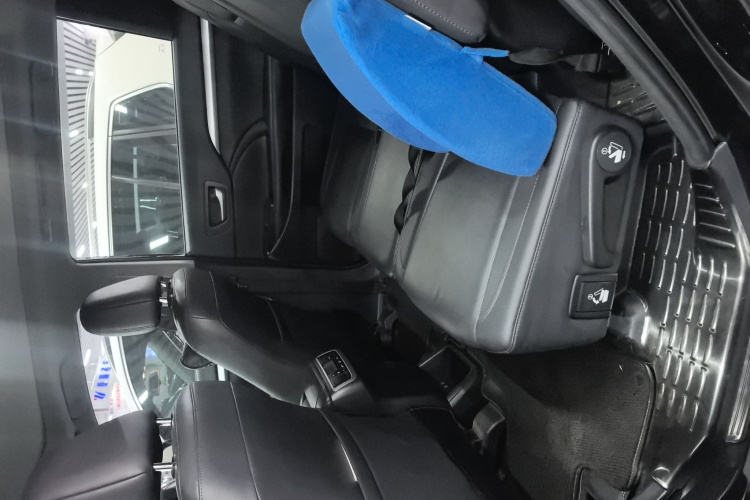 丰田 汉兰达 2018款 2.0T 四驱尊贵版 7座 国V中控内饰7001