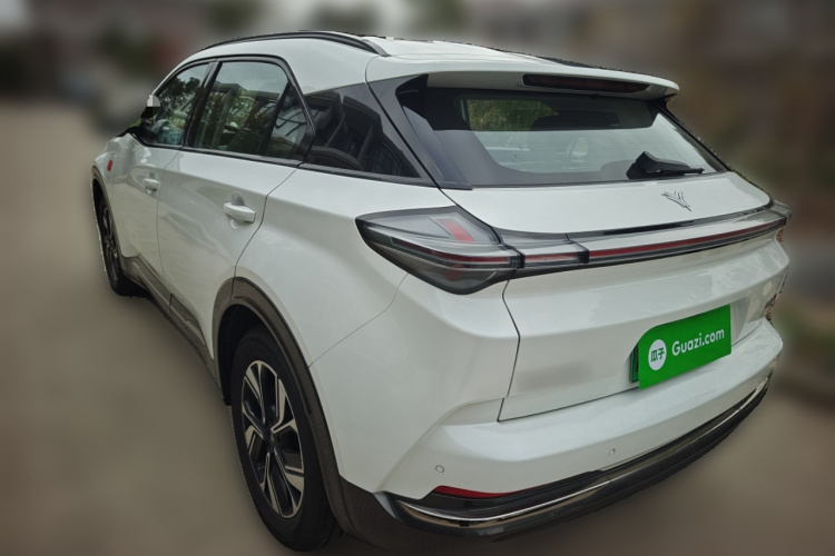 哪吒汽车 哪吒U 2022款 智610 三元锂车身外观5