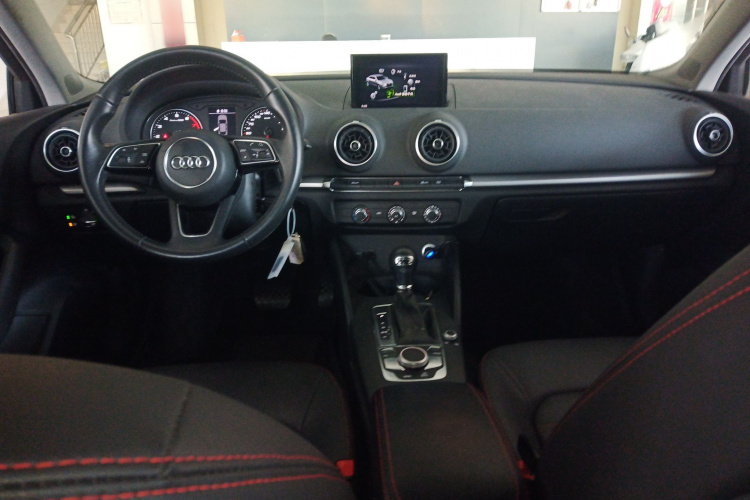 奥迪A3 2019款 Limousine 35 TFSI 进取型 国VI中控内饰12