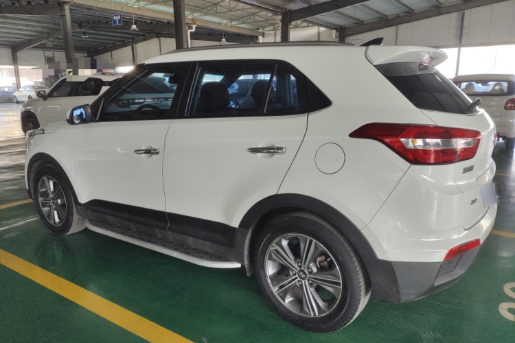 北京现代ix25 2015款 2.0L 自动两驱智能型GLS车身外观4