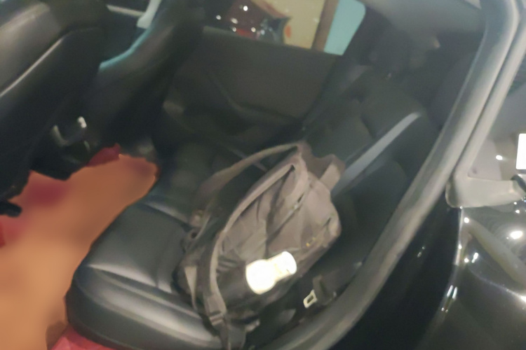 特斯拉 Model Y 2023款 后轮驱动版中控内饰7004