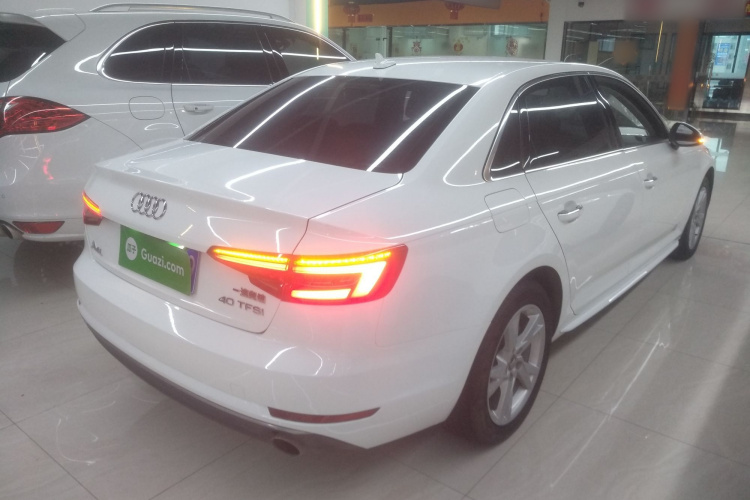 奥迪A4L 2018款 30周年年型 40 TFSI 进取型车身外观7