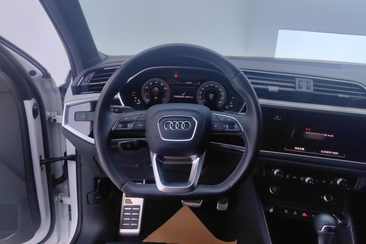 奥迪Q3 2024款 35 TFSI 时尚动感型中控内饰13