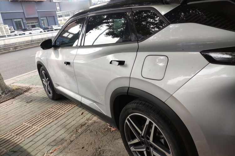 东风风神 皓瀚 2023款 DH-i 1.5T 尊贵版车身外观6003