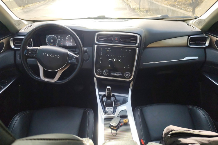 领克01 2018款 2.0T 两驱型+版中控内饰12