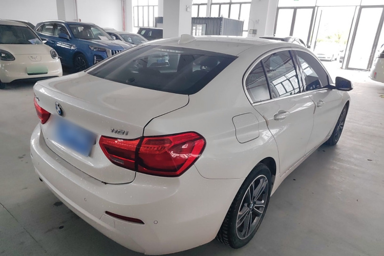 宝马1系 2019款 118i 时尚型车身外观7