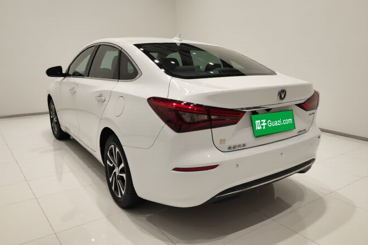 长安 逸动 2018款 高能版 1.6L GDI 手动先锋型 国V车身外观5