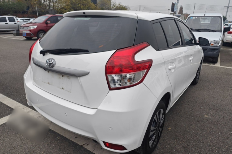 丰田 YARiS L 致炫 2015款 1.5E 自动魅动版车身外观7