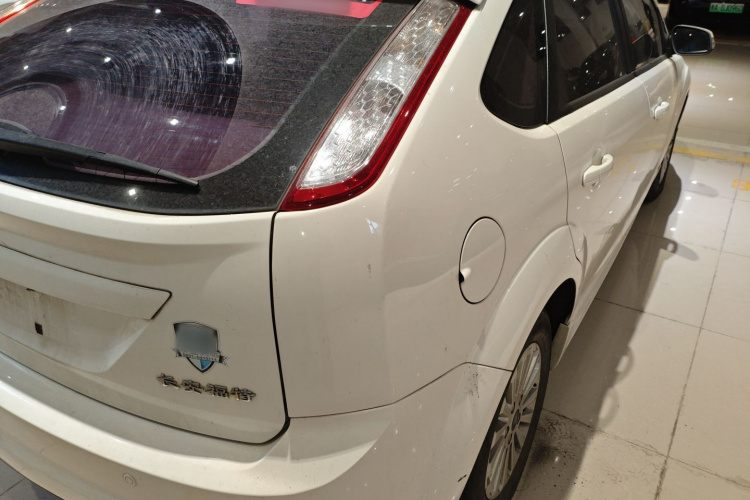 福特 福克斯 2013款 两厢经典 1.8L 自动时尚型车身外观6006