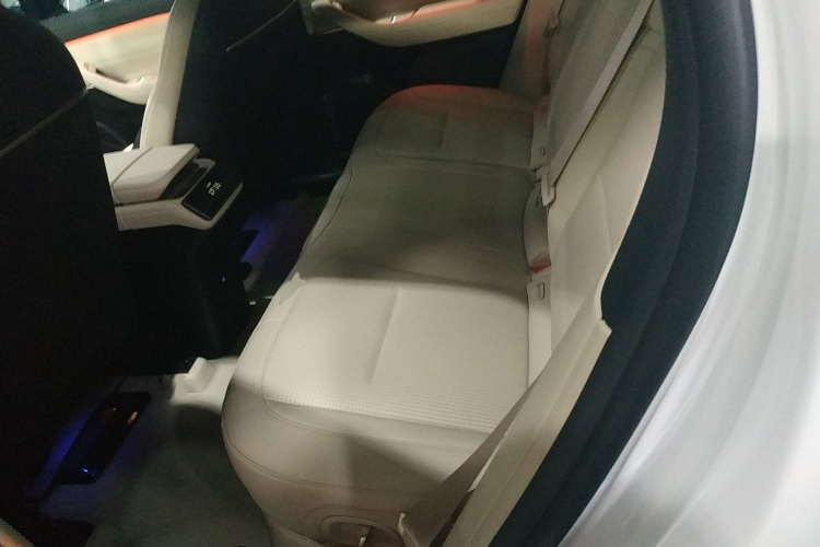 蔚来ES6 2024款 75kWh中控内饰7004