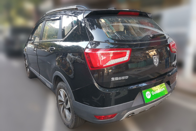 宝骏560 2016款 1.8L iAMT豪华型车身外观5