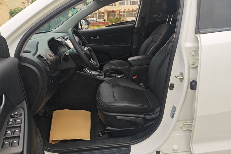 起亚 智跑 2016款 2.0L 自动两驱版GL中控内饰19