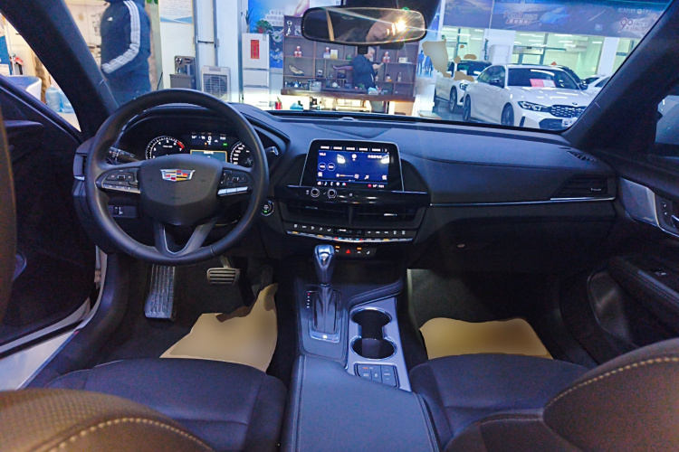 凯迪拉克CT4 2023款 28T 豪华型中控内饰12