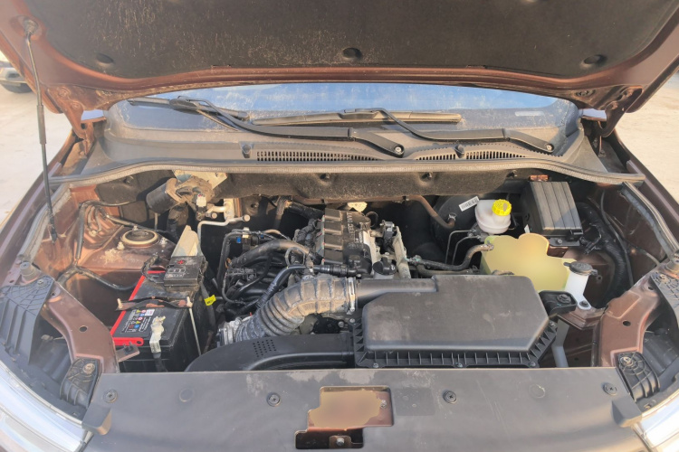 五菱汽车 五菱宏光 2019款 1.5L S舒适型国VI LAR机舱底盘24