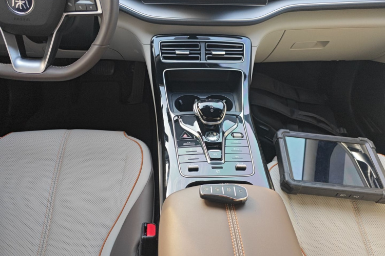 比亚迪 秦PLUS 2024款 荣耀版 DM-i 120KM领先型局部细节18