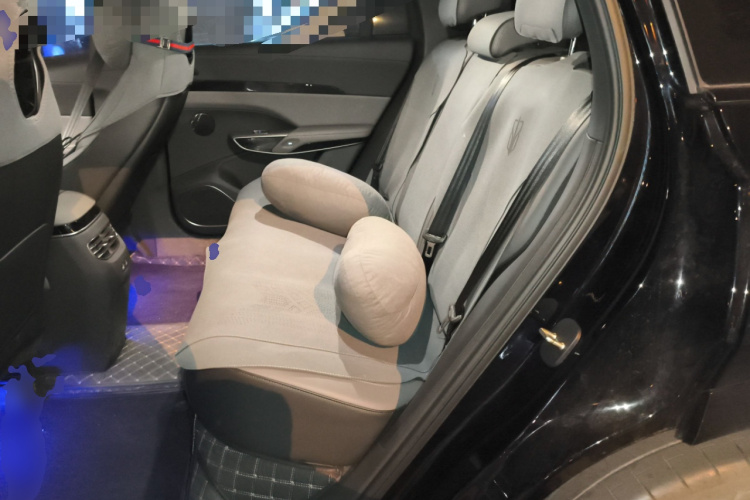 红旗天工08 2025款 565四驱先锋版中控内饰21