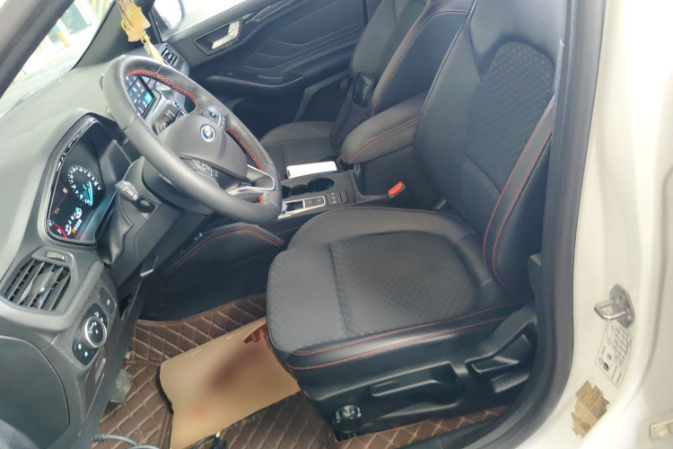 福特 福克斯 2019款 三厢 EcoBoost 180 自动ST Line中控内饰19