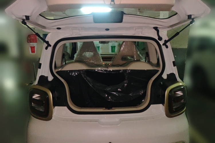 奔腾小马 2026款 222km 炫彩马中控内饰23