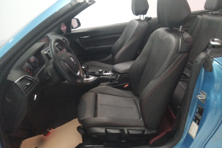 宝马2系(进口) 2018款 220i 敞篷轿跑车 运动设计套装局部细节19