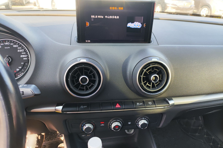 奥迪A3 2018款 30周年年型 Limousine 35 TFSI 进取型局部细节16