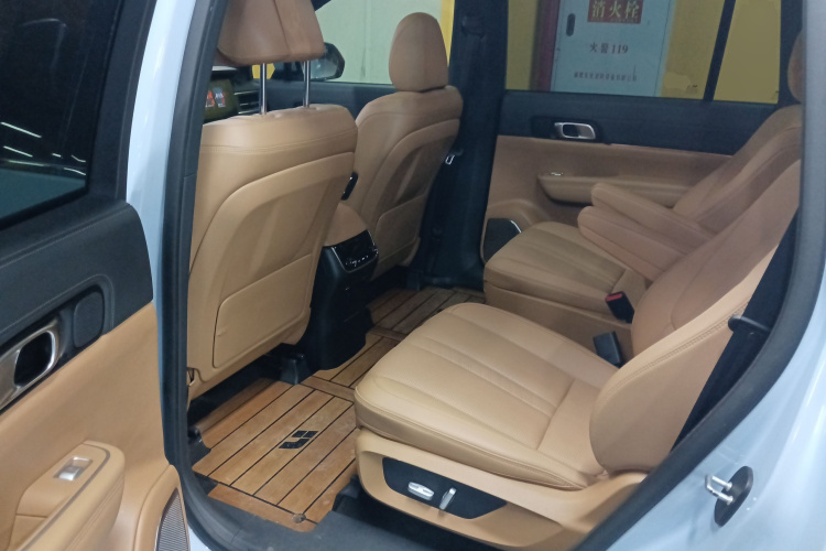理想汽车 理想ONE 2020款 增程6座版中控内饰7004