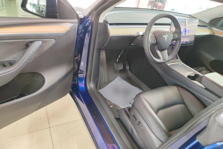 特斯拉 Model Y 2022款 改款 后轮驱动版中控内饰7003