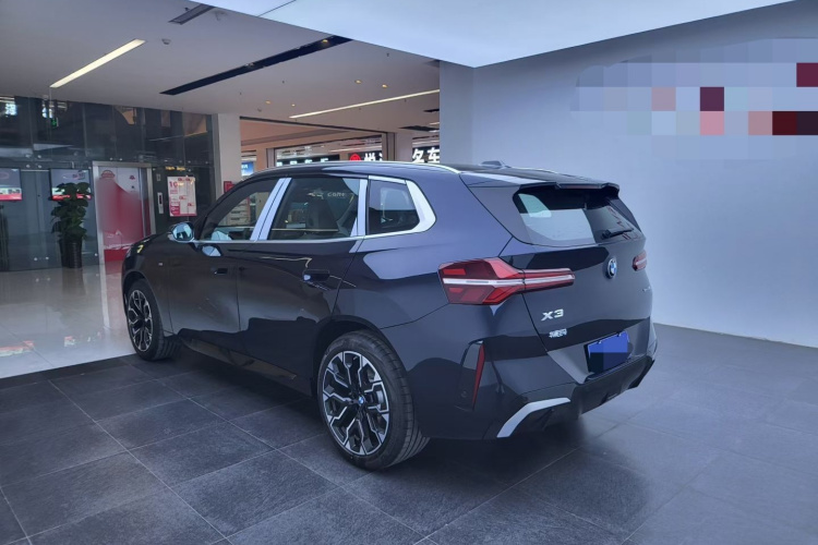 宝马X3 2025款 xDrive30L 领先型 M运动套装车身外观6004