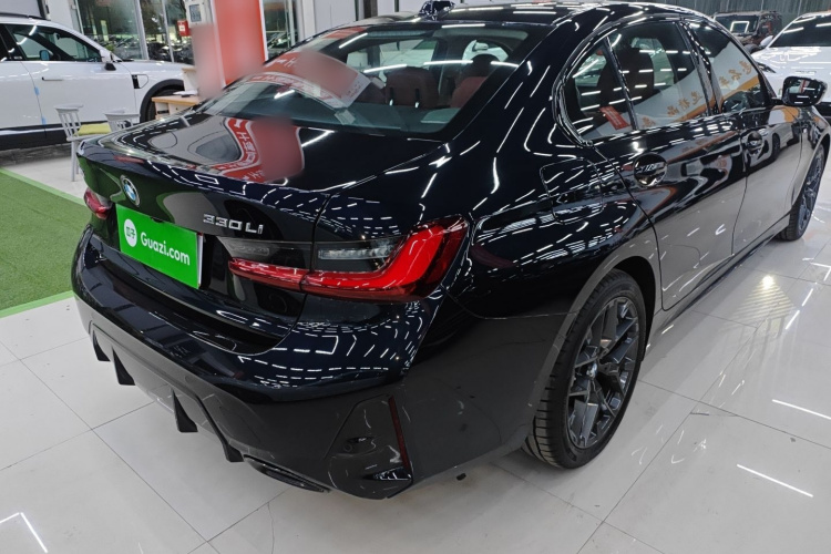 宝马3系 2025款 330Li M运动曜夜套装车身外观6005