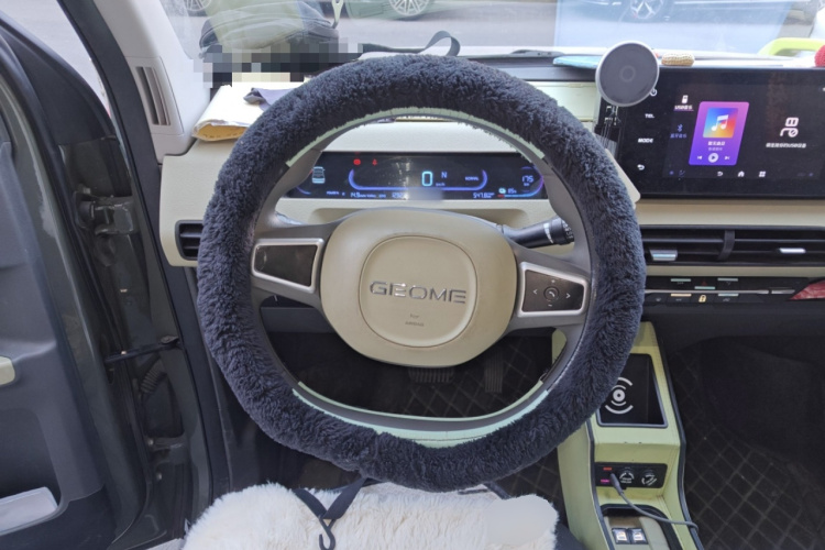 吉利银河 2024款 200km 熊猫骑士中控内饰13