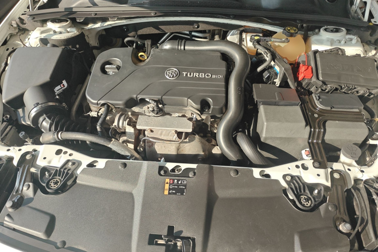 别克 君威 2019款 改款 20T 豪华型 国VI机舱底盘24