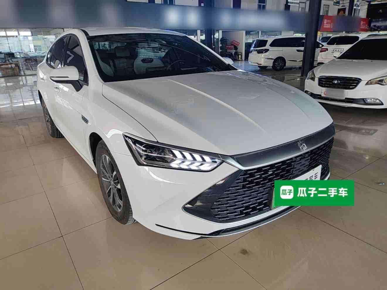 车辆右前45度外观展示
