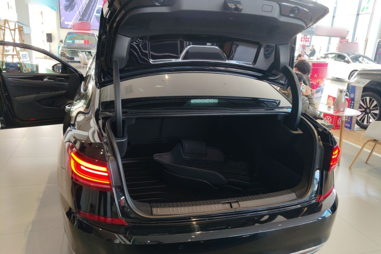 大众 帕萨特 2025款 出众款 380TSI 龙腾版机舱底盘23