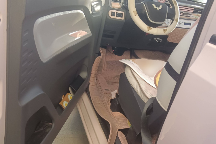 五菱汽车 宏光MINIEV 2021款 马卡龙臻享款 磷酸铁锂中控内饰7003